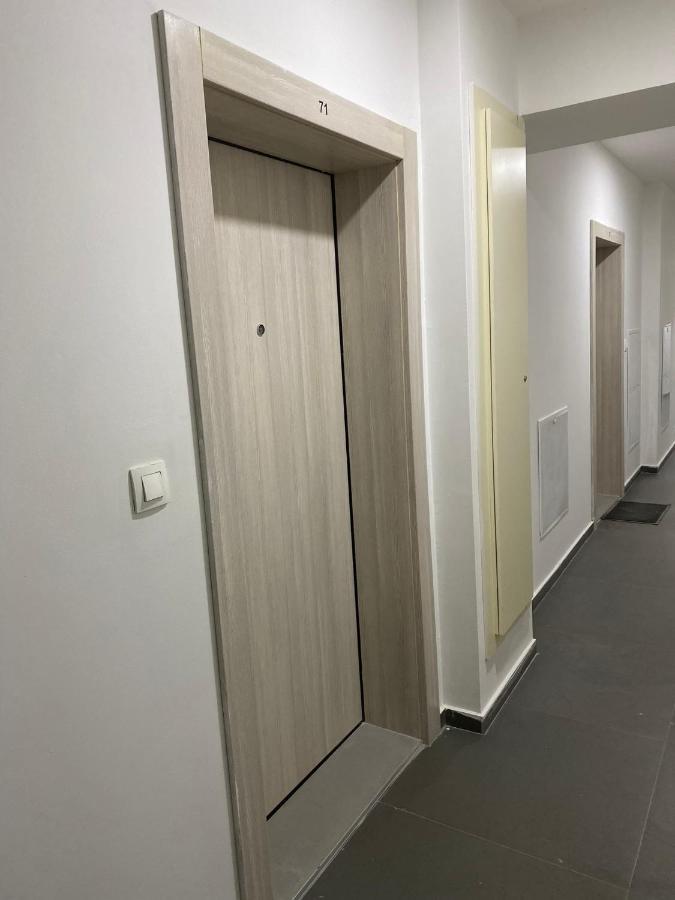 Sunshine Apartment Skopje Bagian luar foto